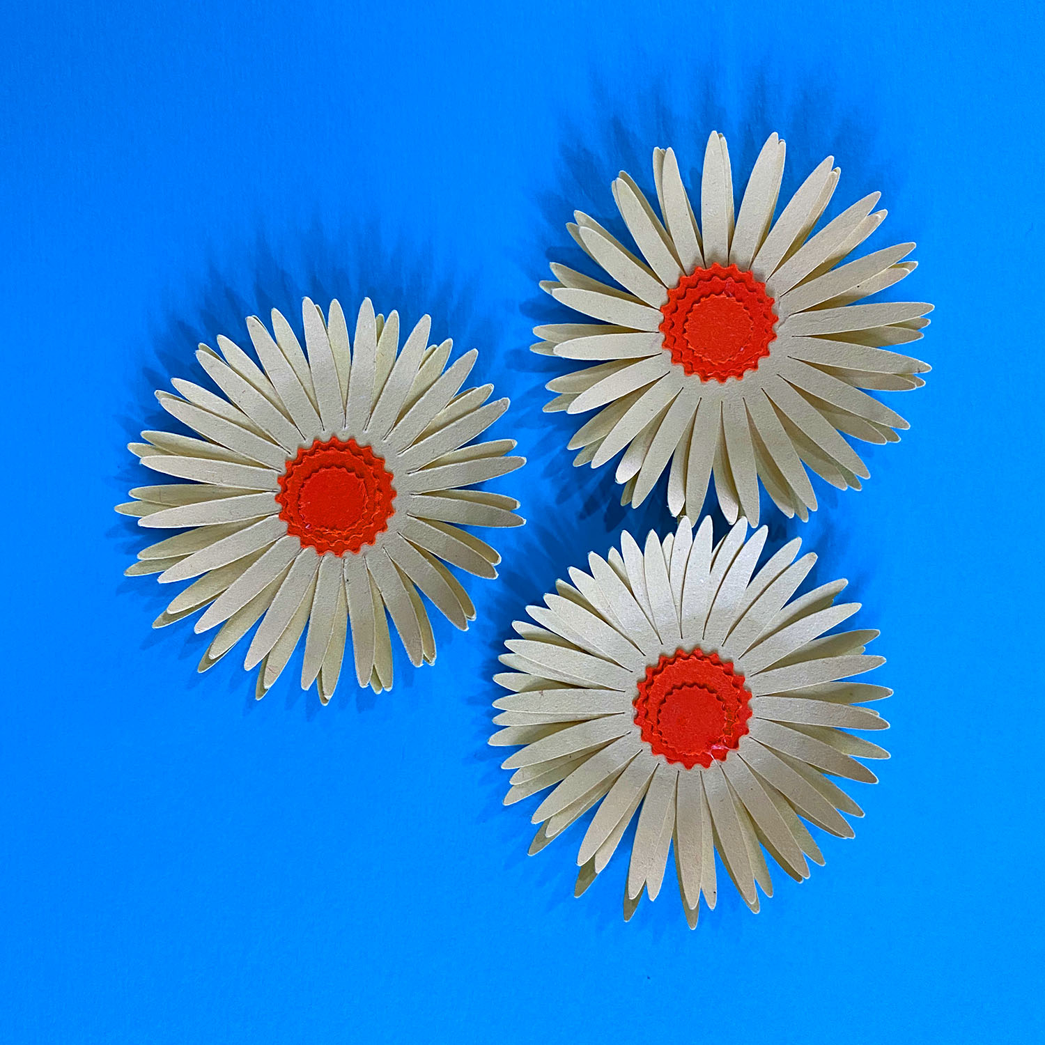 雛菊花svg、紙雛菊svg、紙花剪切文件- Design Market, image size:1500x1500