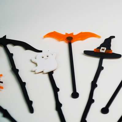 萬聖節用老式調酒棒攪拌