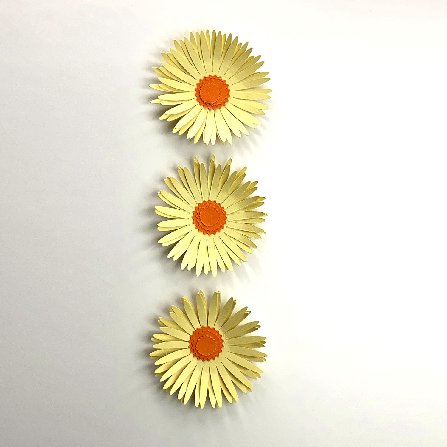 雛菊花svg、紙雛菊svg、紙花剪切文件- Design Market, image size:1500x1500